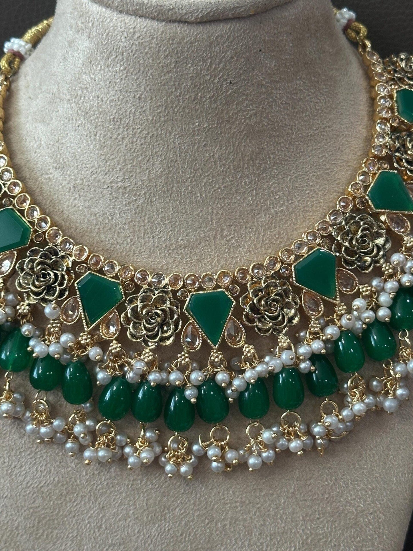 Bollywood Ethnic kundun set with emerald green stones