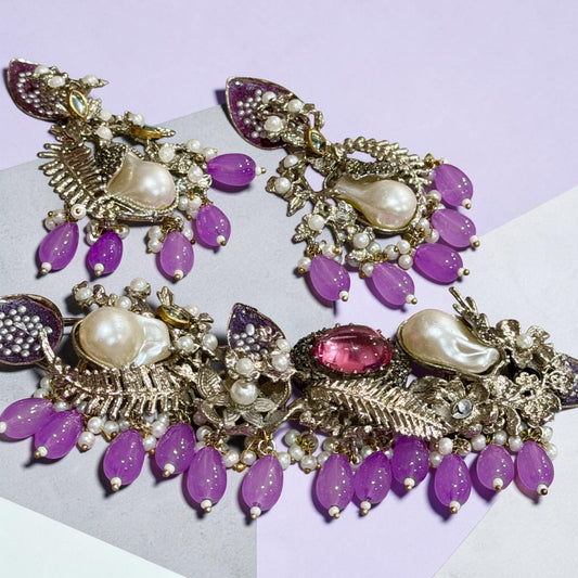 Classic Pearl Necklace and Earrings Set with Floral Design for Timeless Elegance