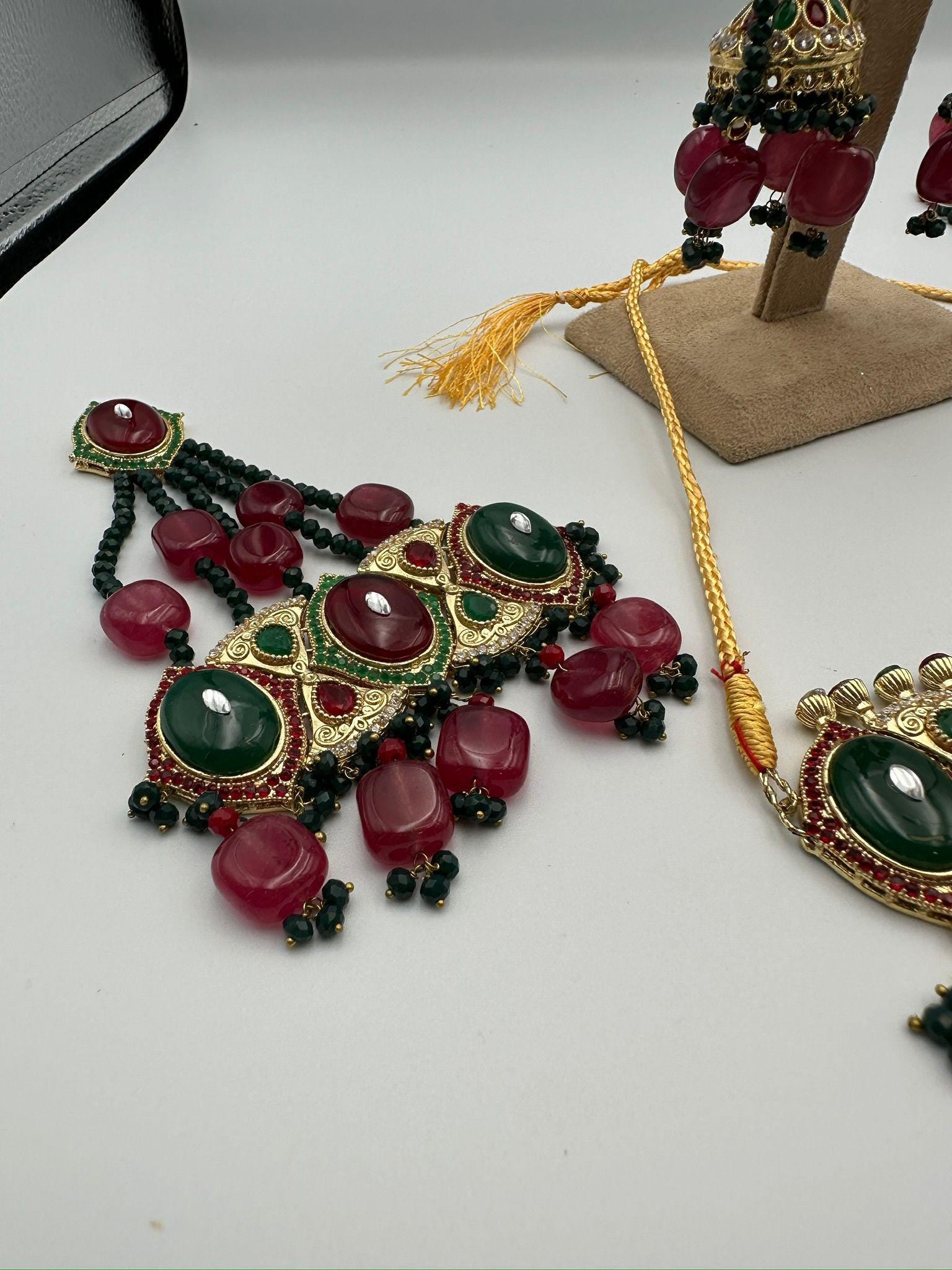 Exquisite Red and Green Kundan Necklace Set with Earrings - Traditional Indian Bridal Jewelry