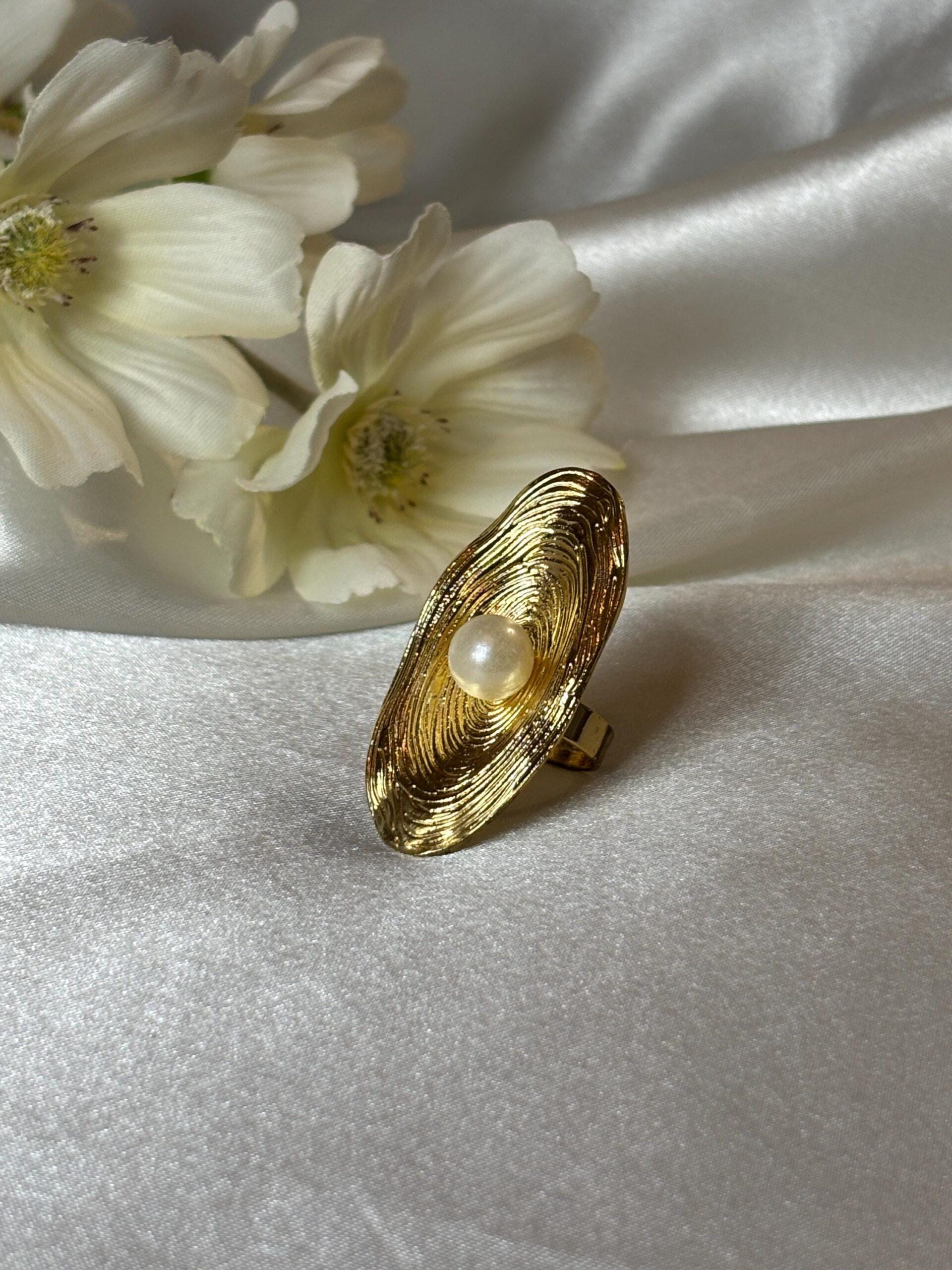 Oval pearl Adjustable Ring