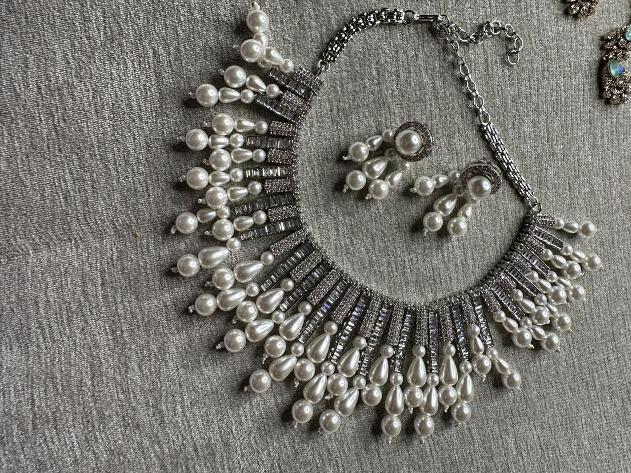 Elegant Pearl and Diamond Necklace Set - Luxurious Bridal Jewelry for Women