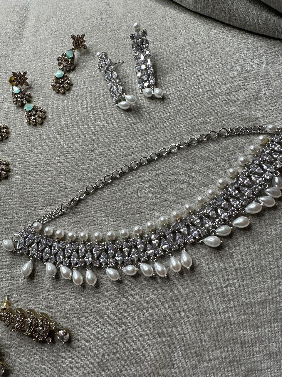 Elegant Pearl and Diamond Necklace Set - Luxurious Bridal Jewelry for Women