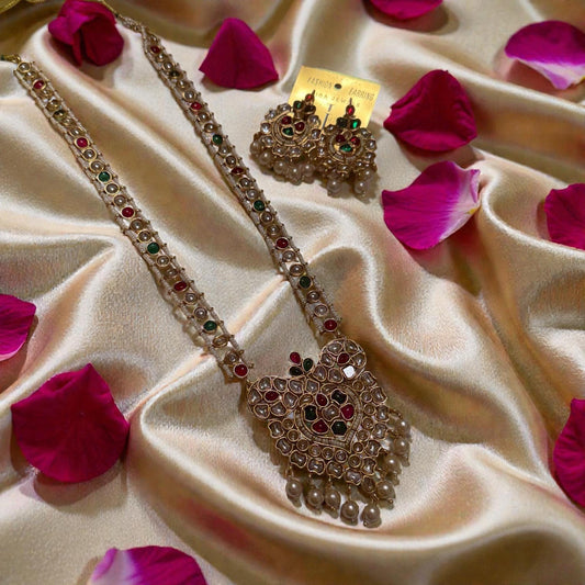 Bollywood India kundan and pearl mala with earrings.