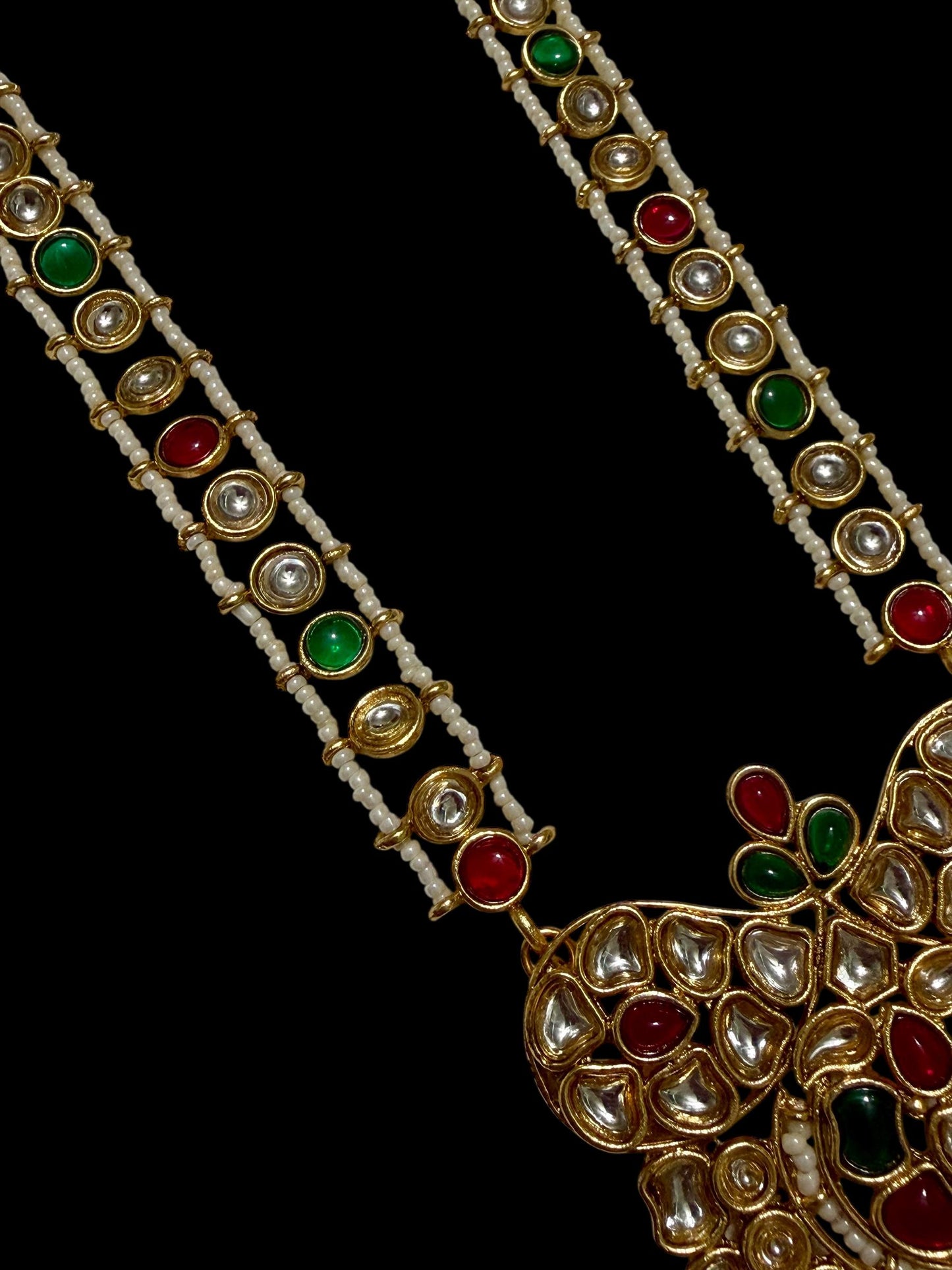 Bollywood India kundan and pearl mala with earrings.