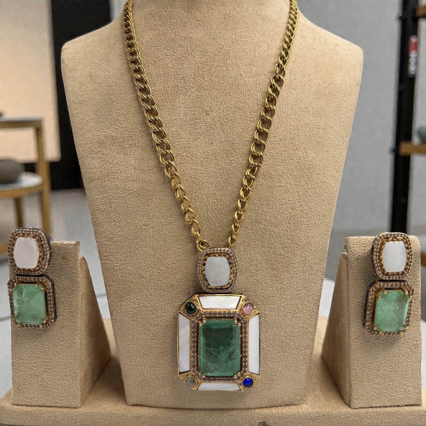 Verdant Stone Pendant Necklace Set with Chunky Chain & Matching Earrings | Modern Heritage Jewelry