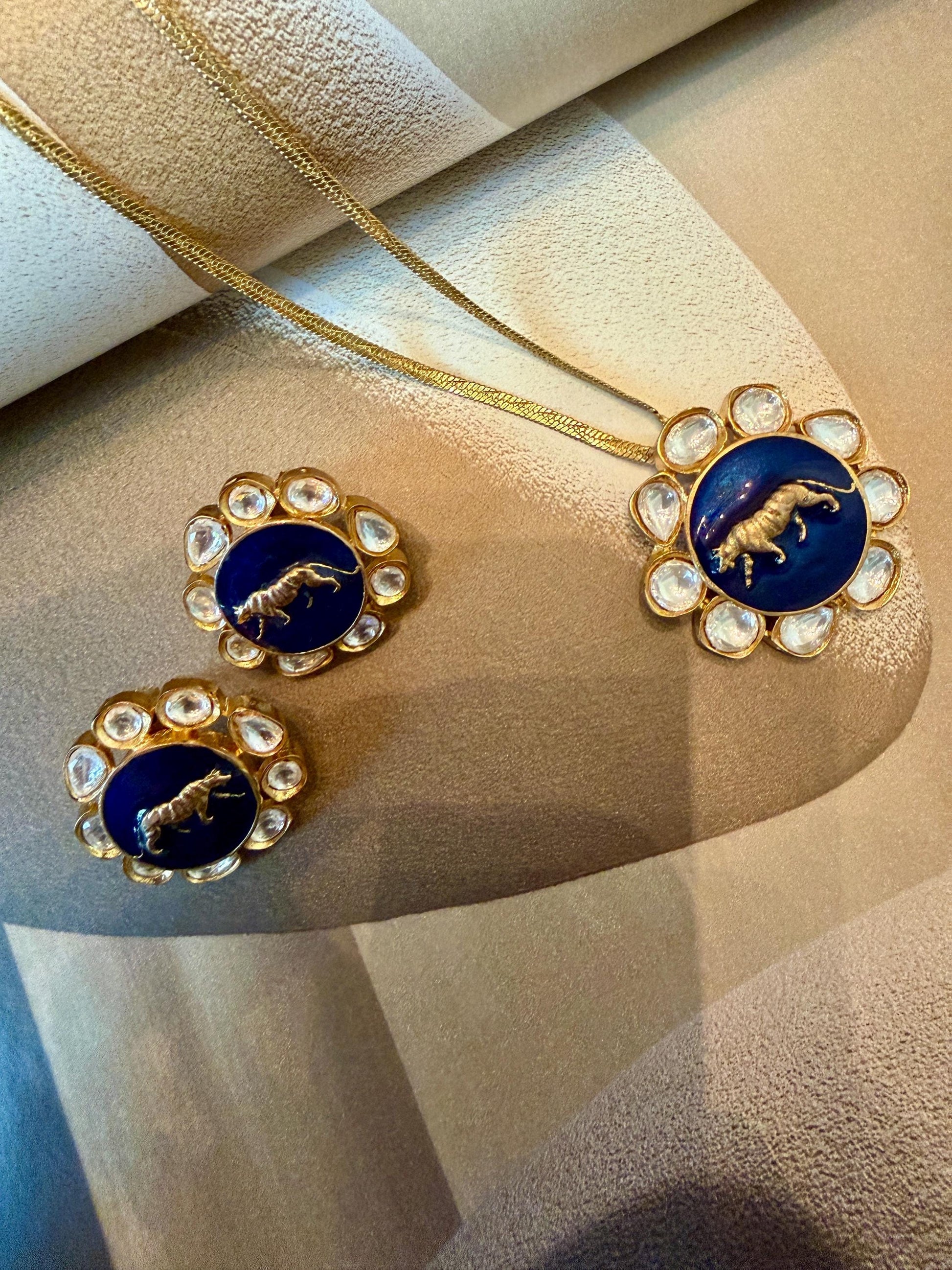 Lion gold plated set with Monzonite stones