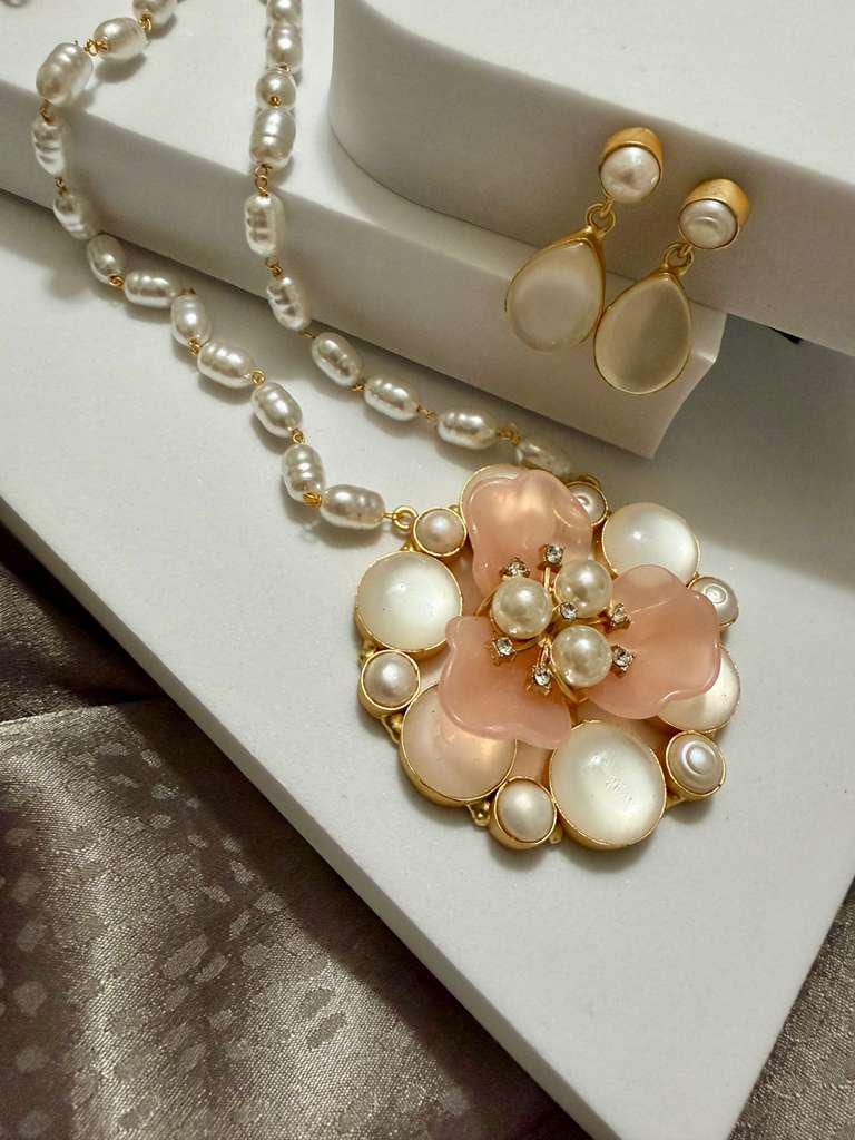 Floral Pearl Pendant Necklace and Earrings Set – Vintage Style Bridal Jewelry