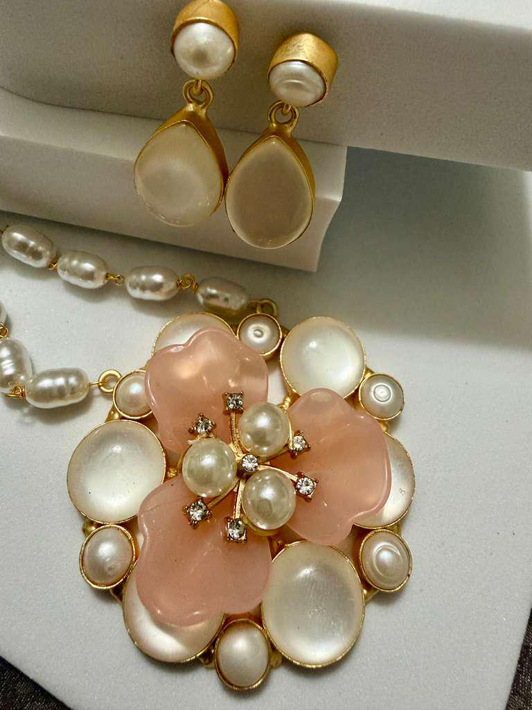 Floral Pearl Pendant Necklace and Earrings Set – Vintage Style Bridal Jewelry