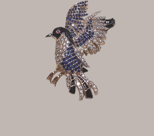 Rhinestone Bird Brooch: Gold Crystal Statement Pin – Elegant Nature Inspired Jewelry