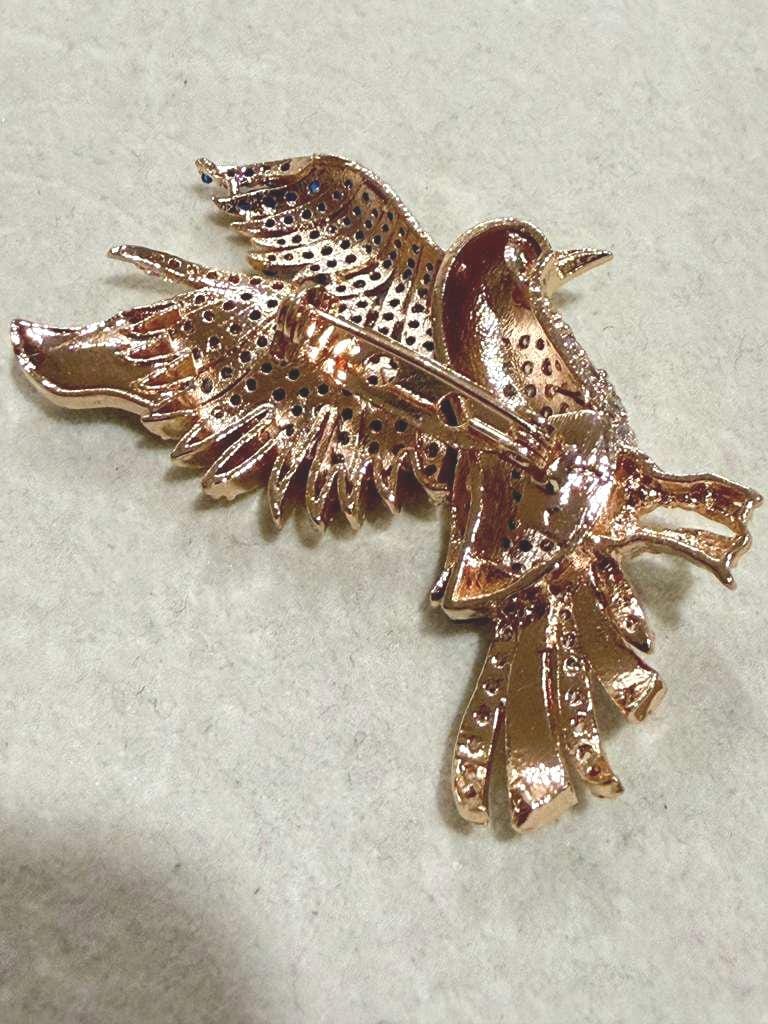 Rhinestone Bird Brooch: Gold Crystal Statement Pin – Elegant Nature Inspired Jewelry