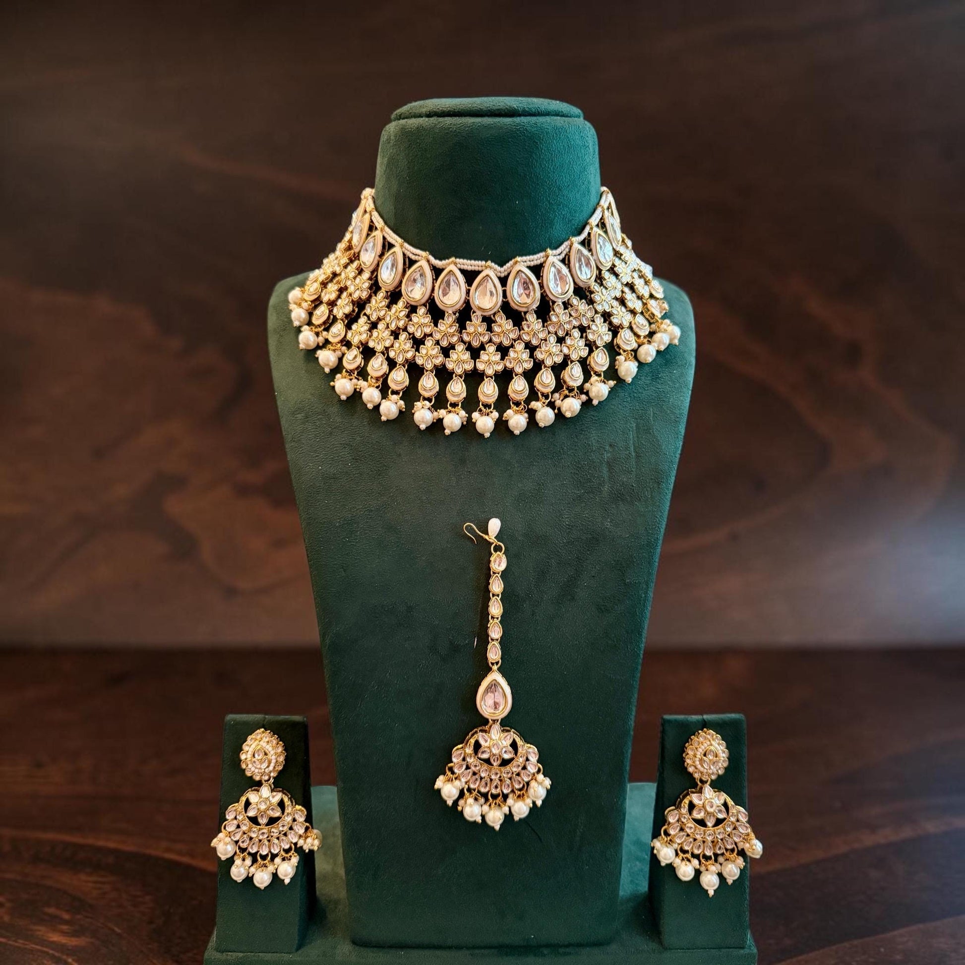 Bollywood Ethnic kundun set with emerald green stones