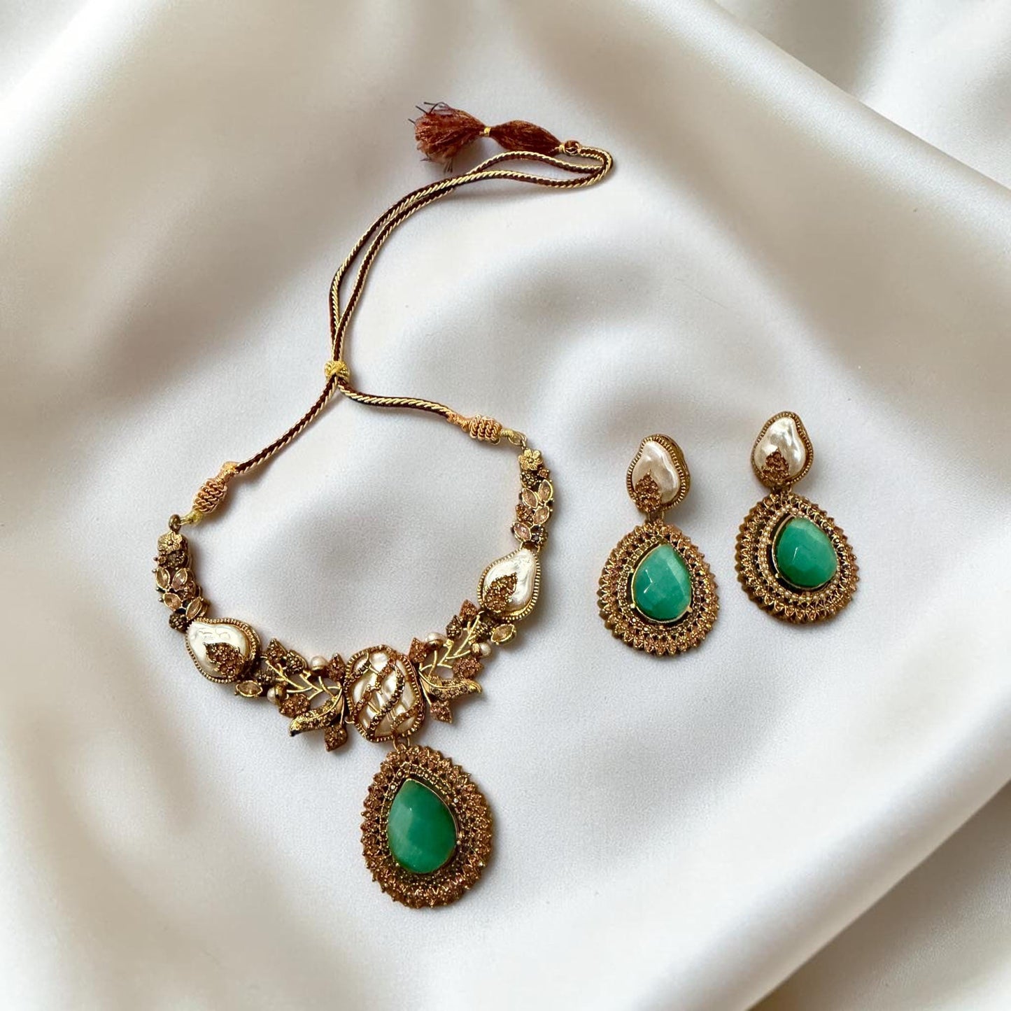 Vintage Gold Tone Green Pendant Necklace Set, Matching Earrings, Statement Jewelry, Elegant Party Wear