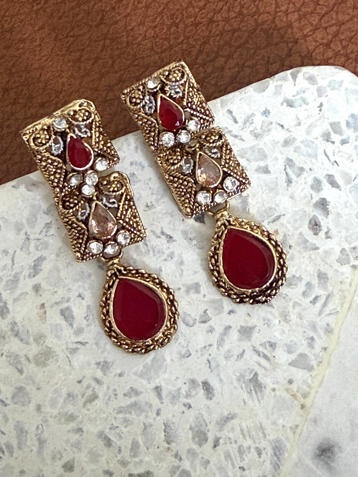 Choker necklace Set: Bollywood Antique Gold. Elegant women’s gift