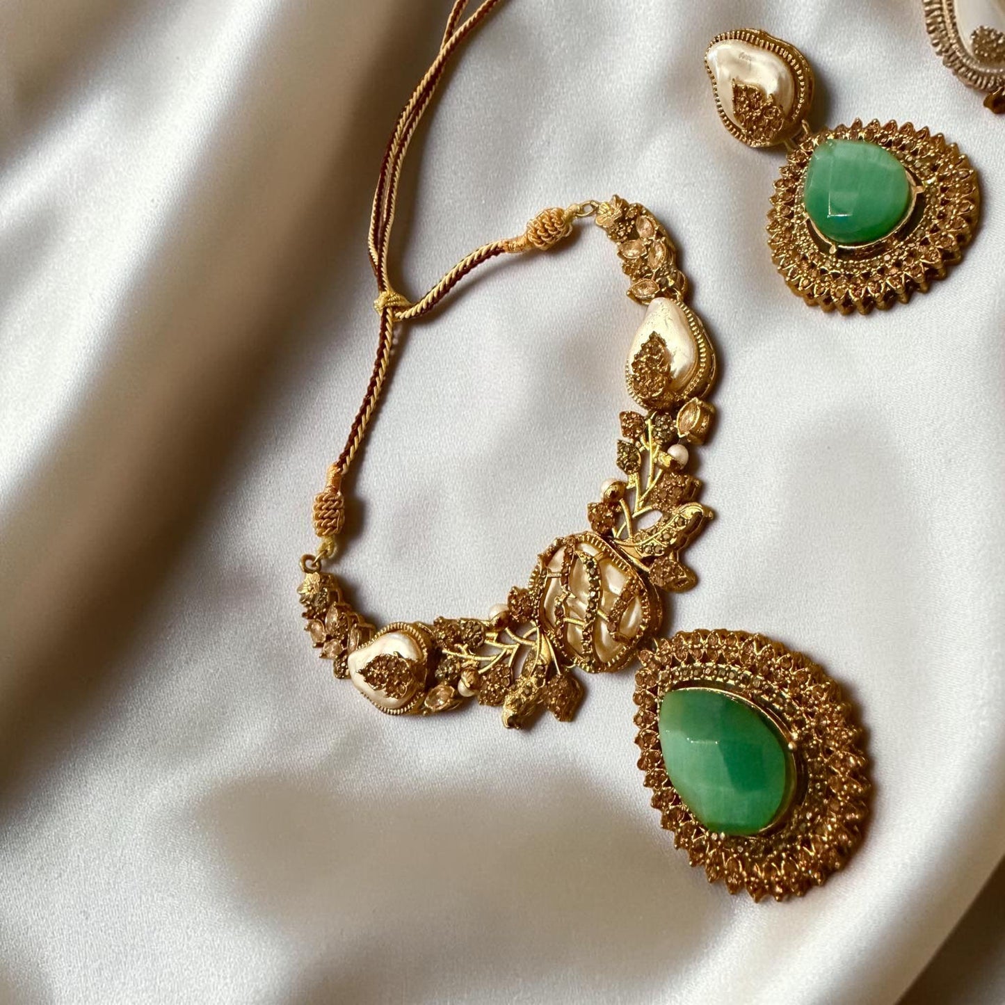 Vintage Gold Tone Green Pendant Necklace Set, Matching Earrings, Statement Jewelry, Elegant Party Wear