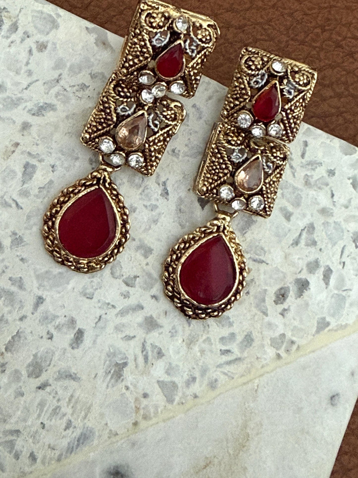 Choker necklace Set: Bollywood Antique Gold. Elegant women’s gift