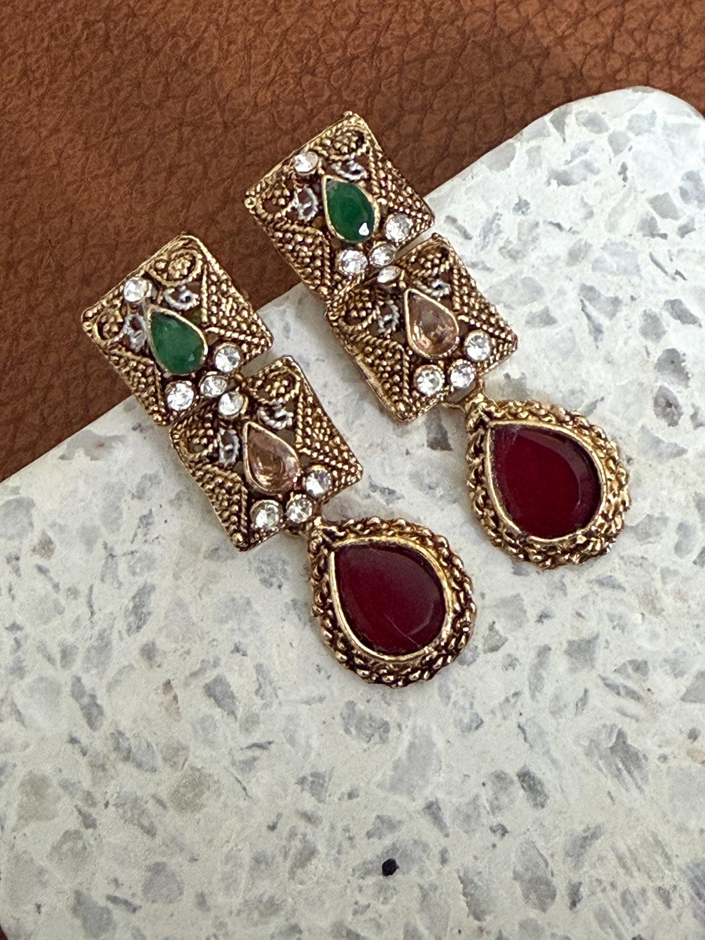 Choker necklace Set: Bollywood Antique Gold. Elegant women’s gift