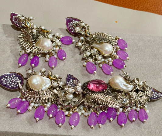Classic Pearl Necklace and Earrings Set with Floral Design for Timeless Elegance
