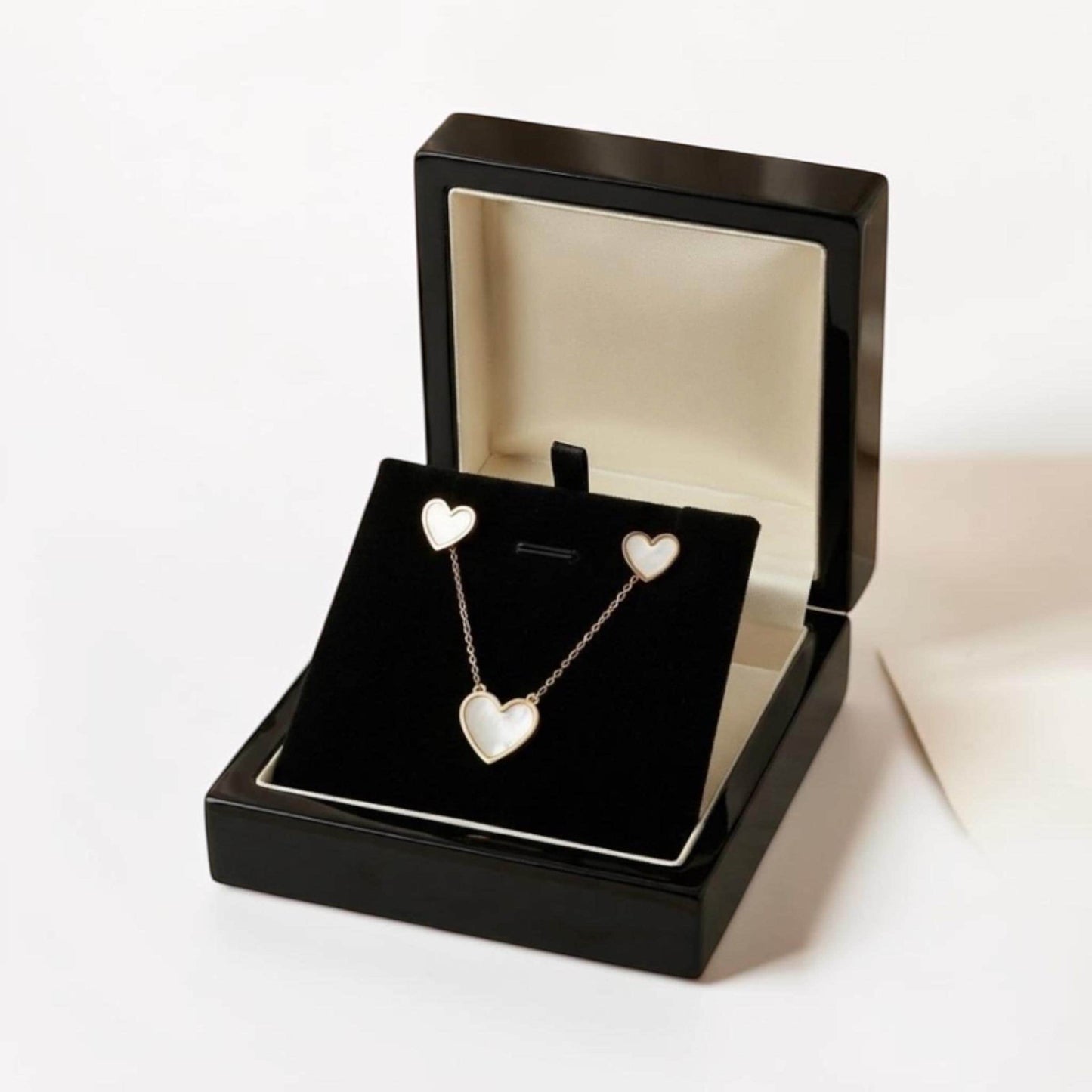 Timeless Pendant Set for Women Who Love Elegant Everyday Jewelry