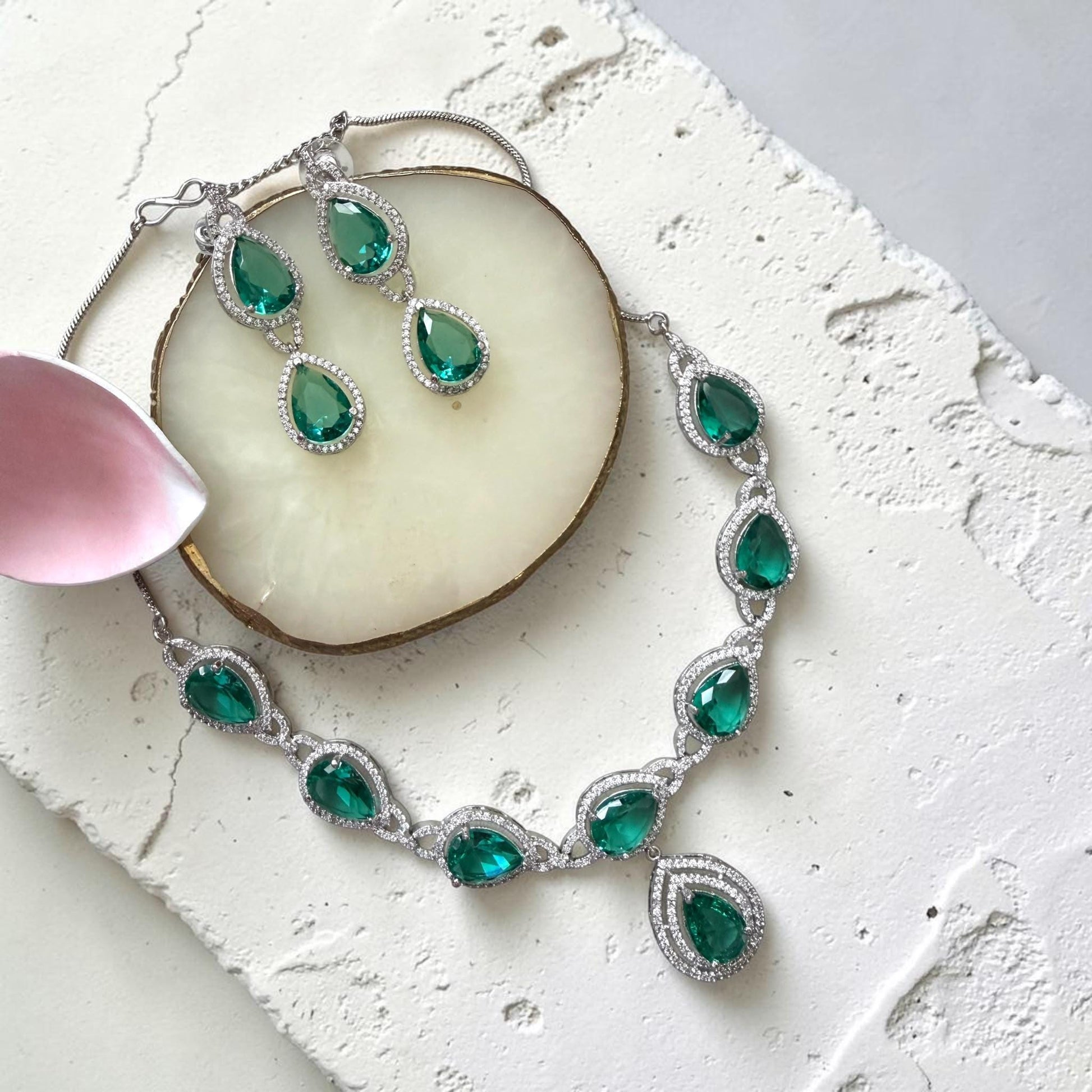 Vintage Inspired Emerald Green Necklace and Earrings Set for Women