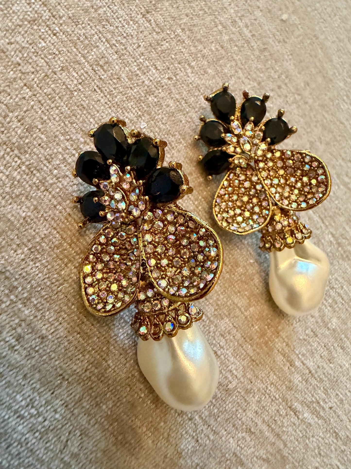 Luxury Gold-Toned Pearl & Black Stone fusion Earrings pakistani bollywood Style