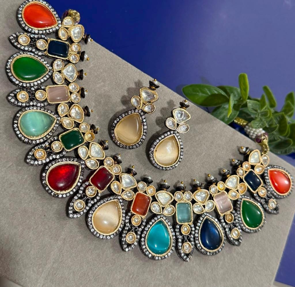 Heirloom Style Jewelry Set with Layered Necklace Design