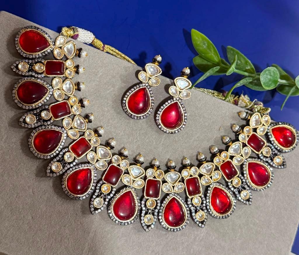 Heirloom Style Jewelry Set with Layered Necklace Design