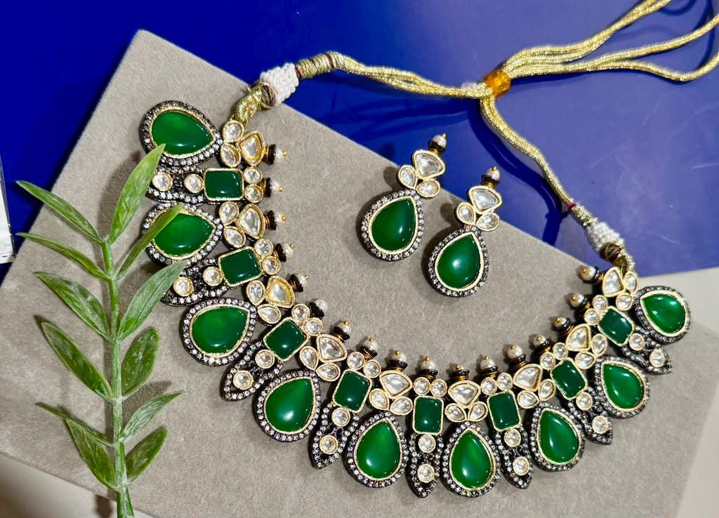 Heirloom Style Jewelry Set with Layered Necklace Design