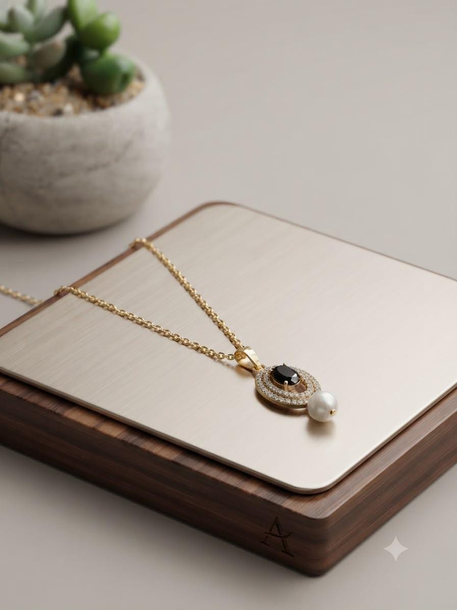 Minimalist Layering Necklace with an Elegant Pendant for Women