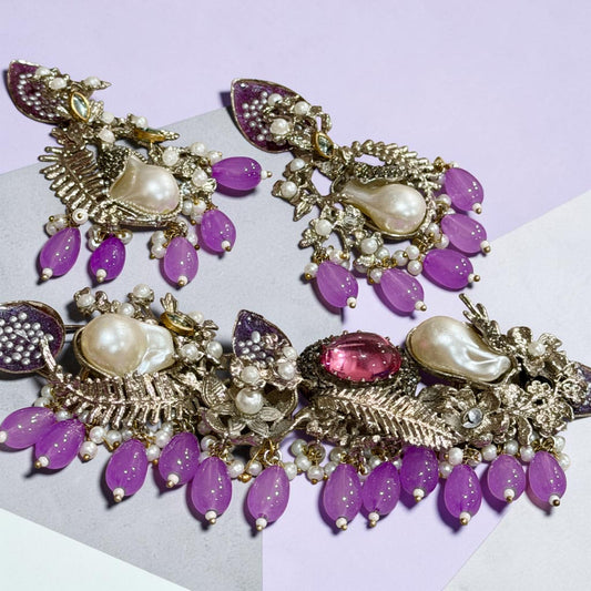 Classic Pearl Necklace and Earrings Set with Floral Design for Timeless Elegance