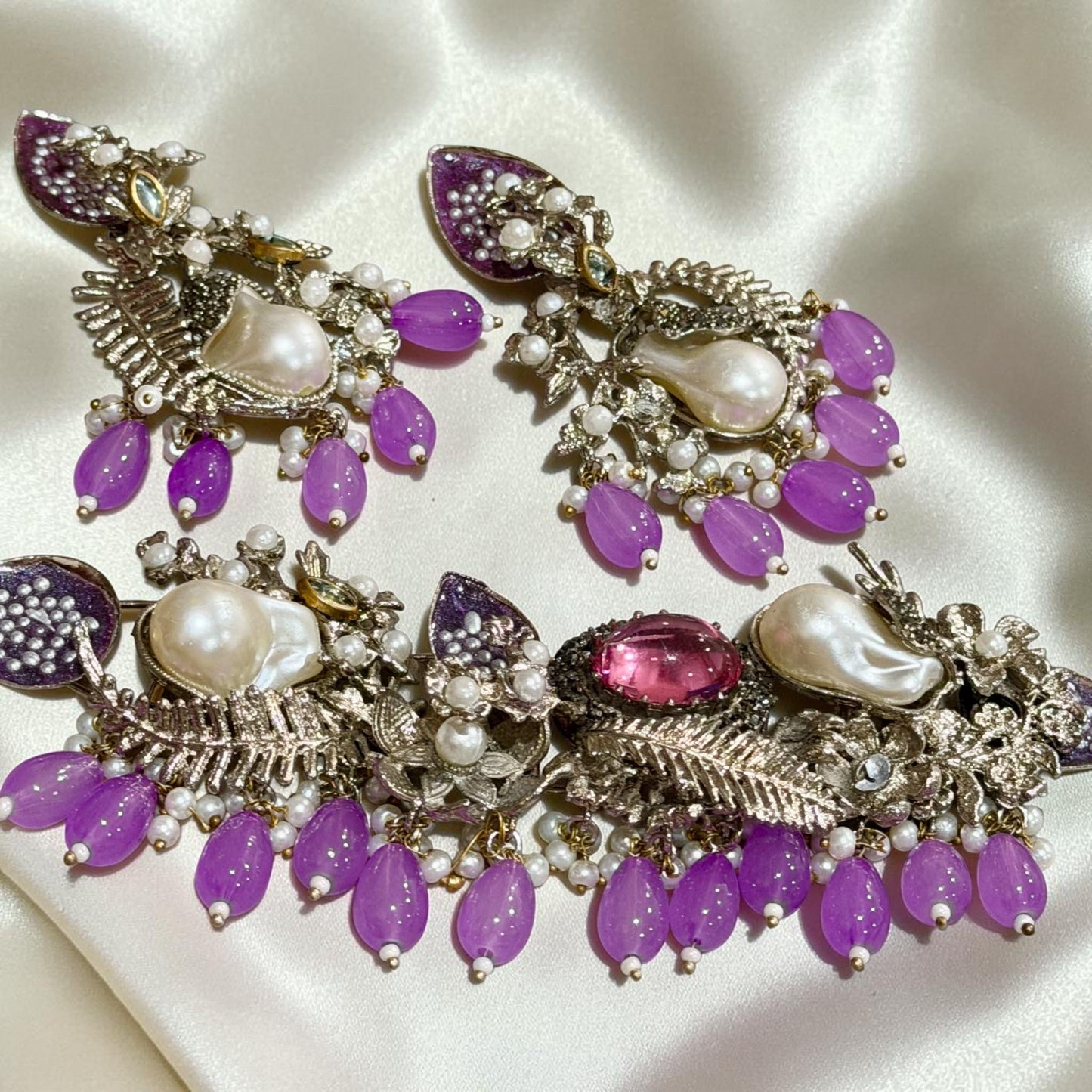 Classic Pearl Necklace and Earrings Set with Floral Design for Timeless Elegance