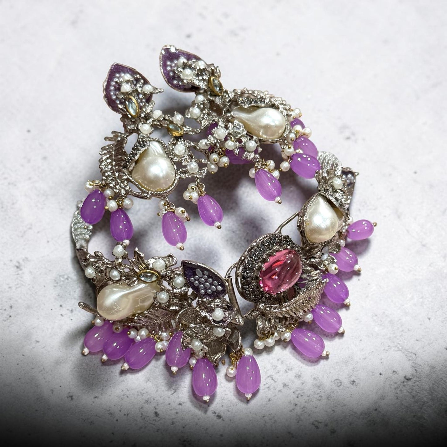 Classic Pearl Necklace and Earrings Set with Floral Design for Timeless Elegance
