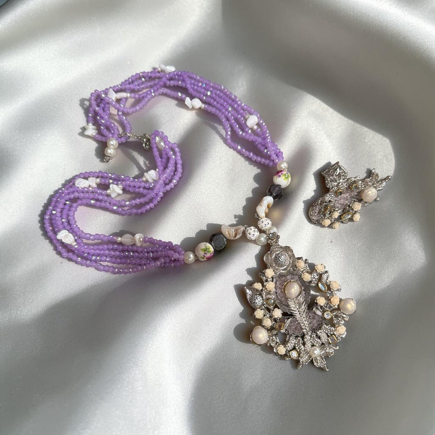 Vintage Inspired Pearl Pendant Necklace with Matching Earrings for Elegant Style